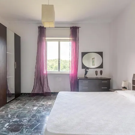 Inviting Holiday In With Private Garden Feriehus *